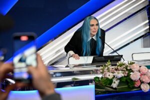 Sanremo, Loredana Bertè riceve il premio della critica: “Mimì lo abbiamo portato a casa”