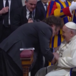 Vaticano, abbraccio tra Papa Francesco e presidente argentino Milei