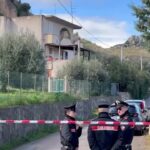 Palermo, 54enne uccide moglie e 2 figli: i carabinieri sul luogo della strage