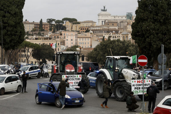 Protesta dei Trattori: la marcia verso il centro di Roma