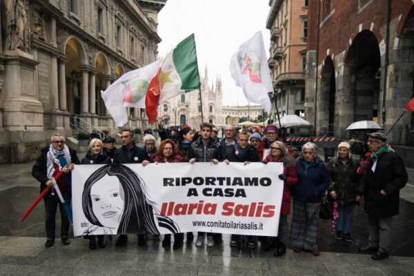 Il presidio per Ilaria Salis organizzato dai Sentinelli con adesione di partiti e associazioni alla Loggia dei Mercanti di Milano