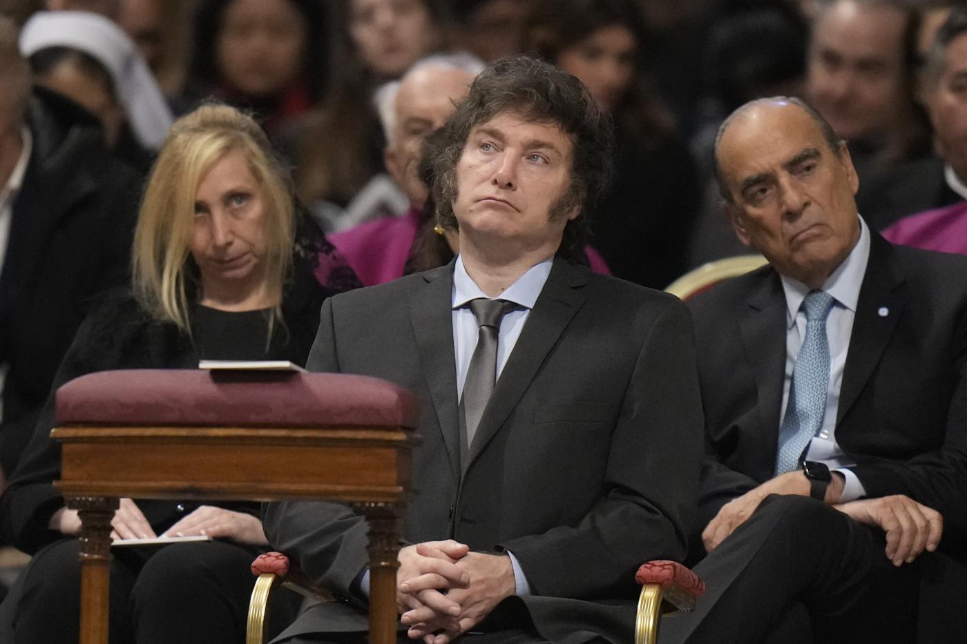 Argentina, Milei: “Disprezzo lo Stato, è un’associazione criminale”