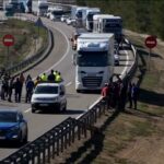 Spagna, proteste agricoltori catalani al confine con l’Aragona