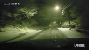Usa, la tempesta di neve travolge il New Jersey