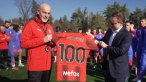 Il Milan celebra le 100 vittorie in A di Stefano Pioli: il video