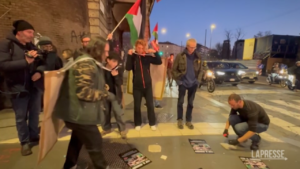 Milano, attivisti pro Palestina: ripristinate le pietre d’inciampo in piazzale Baiamonti per i bambini di Gaza