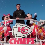 Mahomes, festa a Disneyland dopo vittoria Super Bowl