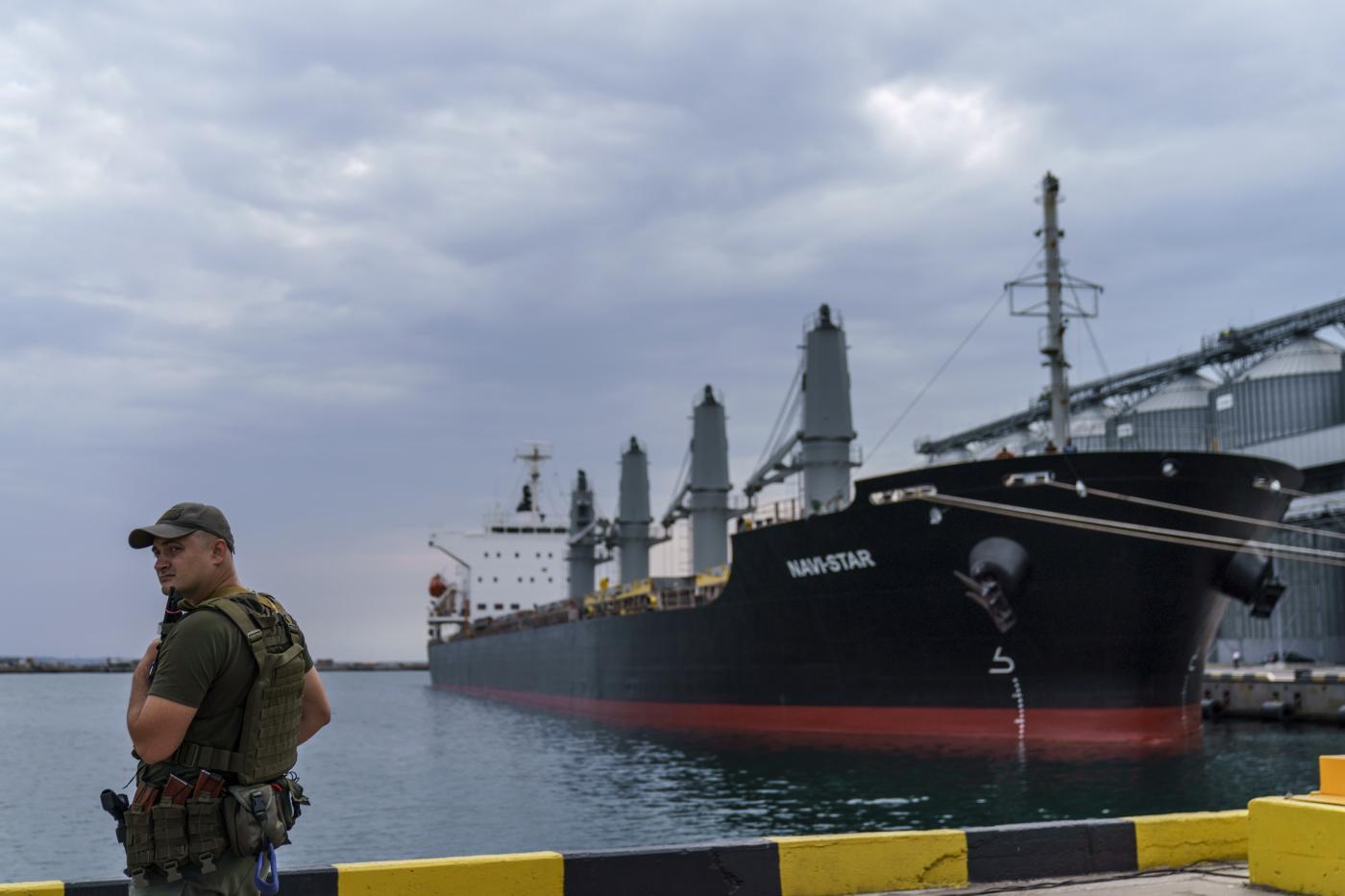 Mar Nero, Ucraina distrugge nave russa: morta gran parte equipaggio