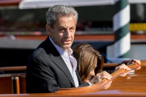 Carla Bruni e Nicolas Sarkozy arrivano in darsena dell’Excelsior