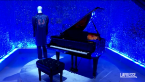 Usa, Elton John mette all’asta oggetti della sua casa di Atlanta