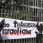 Rai, striscione “Radio Televisione Israeliana” appeso su sede Viale Mazzini