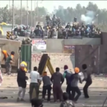 India, prosegue la protesta degli agricoltori: la polizia spara gas lacrimogeni