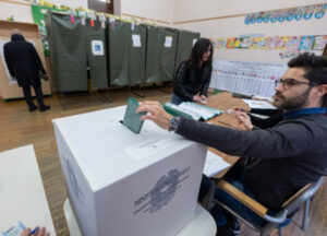 Elezioni Liguria, aperti i seggi: al via la sfida Bucci-Orlando