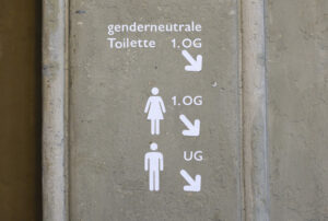 Diritti, studenti Bocconi sospesi per 6 mesi dopo commenti su bagni gender neutral