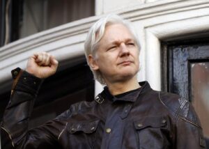 Roma, approvata la delibera per la cittadinanza onoraria a Julian Assange