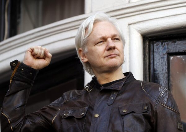Julian Assange patteggia con amministrazione Biden, non andrà in carcere negli Usa