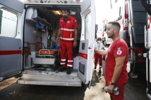 Roma, consegna nuove ambulanze della Croce Rossa al sistema sanitario ucraino