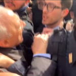 De Luca alla polizia: “Fate venire qualcuno altrimenti ci dovete uccidere”