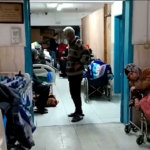 Striscia di Gaza, corridoi affollati nell’ospedale Nasser