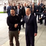 Ucraina, Zelensky a Berlino accolto da Scholz