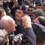 De Luca insulta Meloni: “Lavora tu str…”
