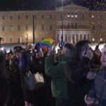 Grecia, festa per l’approvazione della legge sul matrimonio tra persone dello stesso sesso