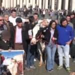 Protesta trattori, gli agricoltori dal Papa con la mucca Ercolina