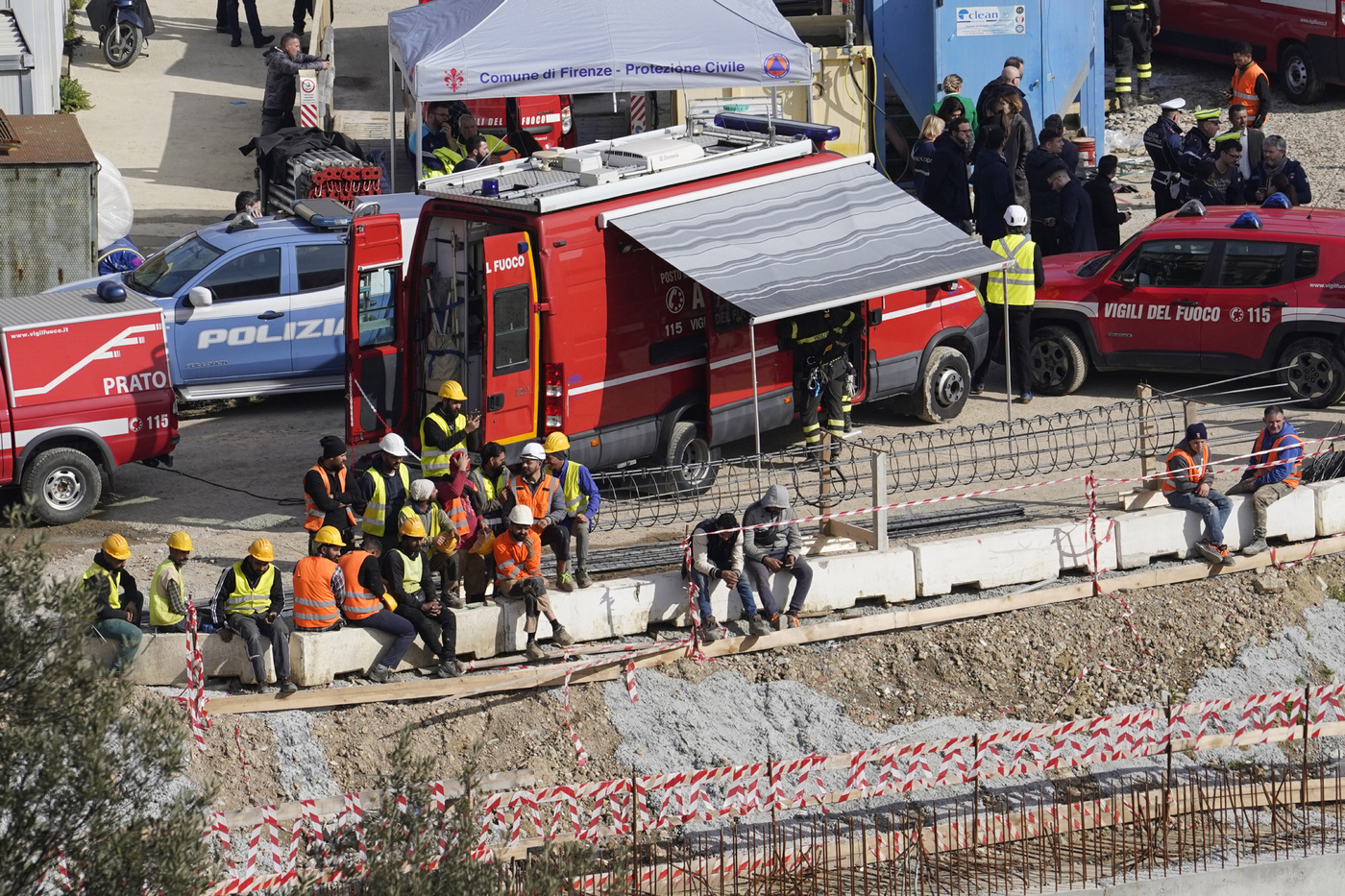 Crollo Firenze, continuano ricerche ultimo disperso - LaPresse