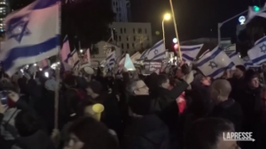 Israele, migliaia di persone in piazza contro Netanyahu