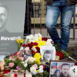 Romania, a Bucarest tributo a Navalny davanti all’ambasciata russa