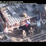 Ucraina, bandiere russe issate a Avdiivka