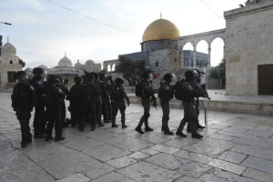 Gerusalemme, scontri tra polizia israeliana e palestinesi nella Spianata delle Moschee