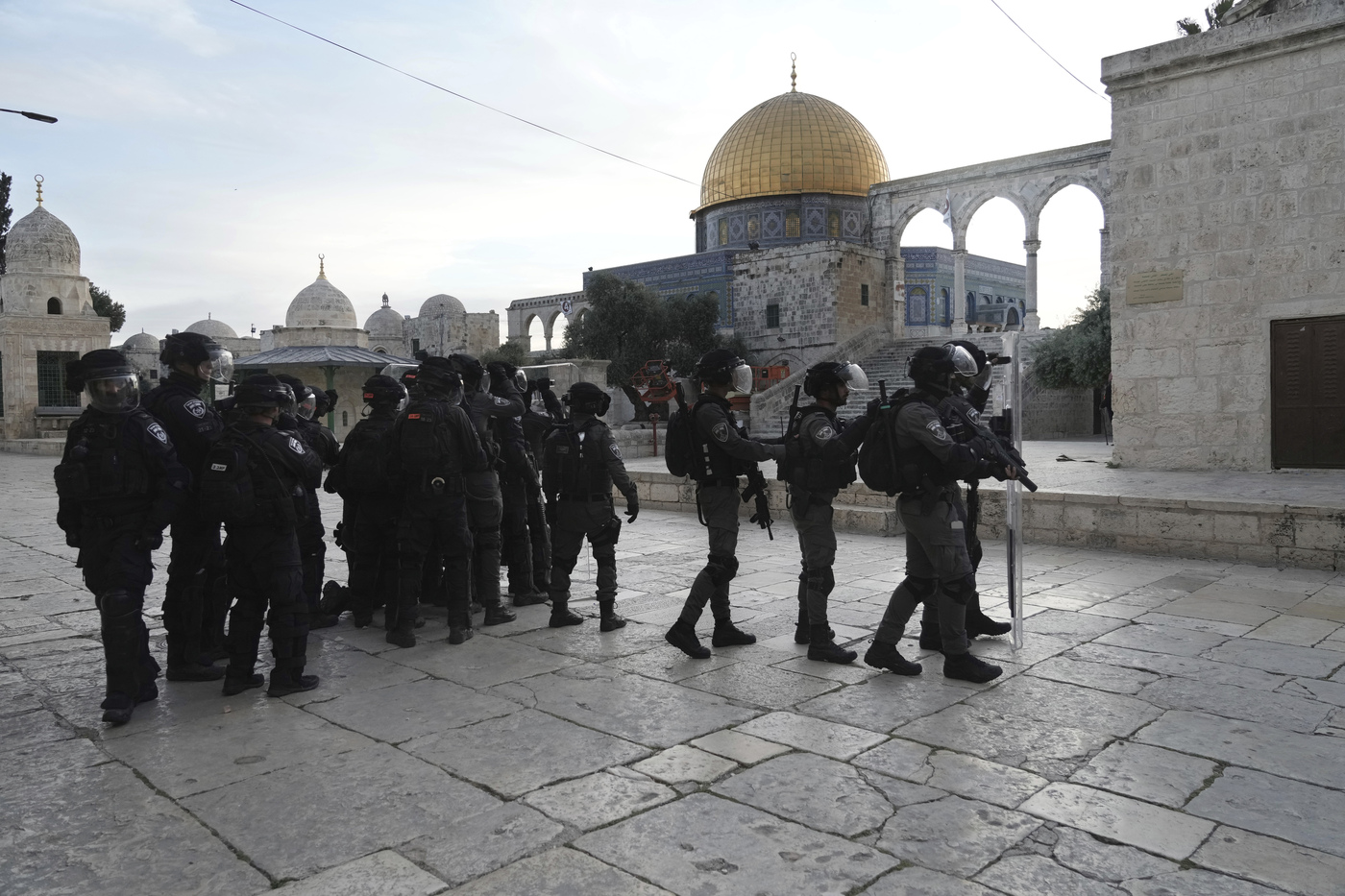 Hamas: “Israele viola libertà di culto in Spianata moschee”