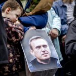 Navalny, per ong “ucciso con un pugno al cuore”