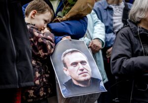 Le commemorazioni nel mondo dopo la morte di Alexei Navalny in carcere