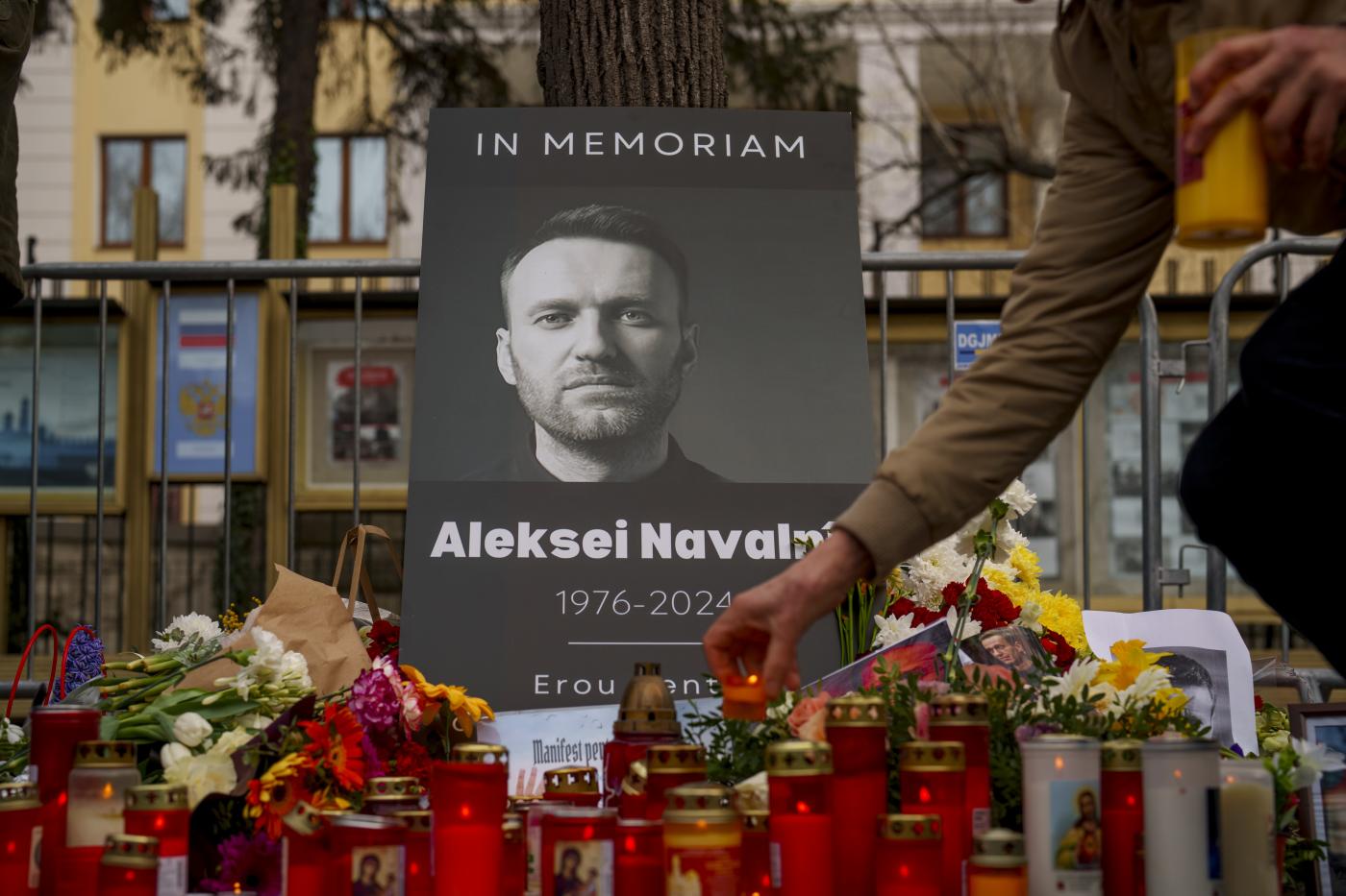 Navalny, ancora giallo sulla morte. Famiglia chiede restituzione corpo
