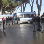 Roma, gli agricoltori bloccano via Nomentana