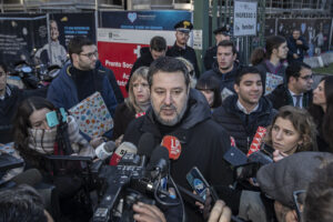 Milano - Matteo Salvini porta i regali di Natale all’Ospedale dei Bambini Vittore Buzzi