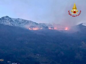 Incendio in alta Valle Elbo a Biella