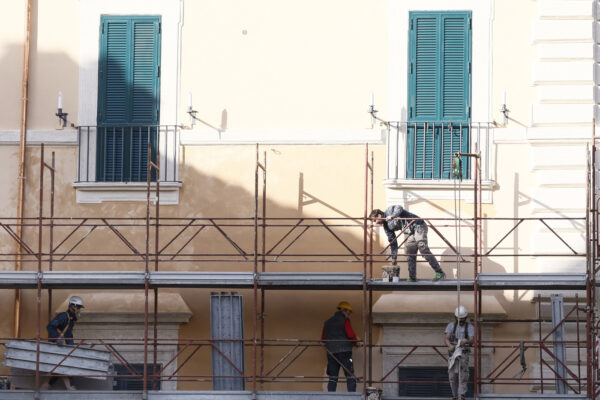 Roma - Ristrutturazione di un palazzo in piazza Venezia