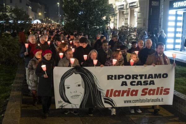 Monza, marcia silenziosa per chiedere condizioni più dignitose per Ilaria Salis