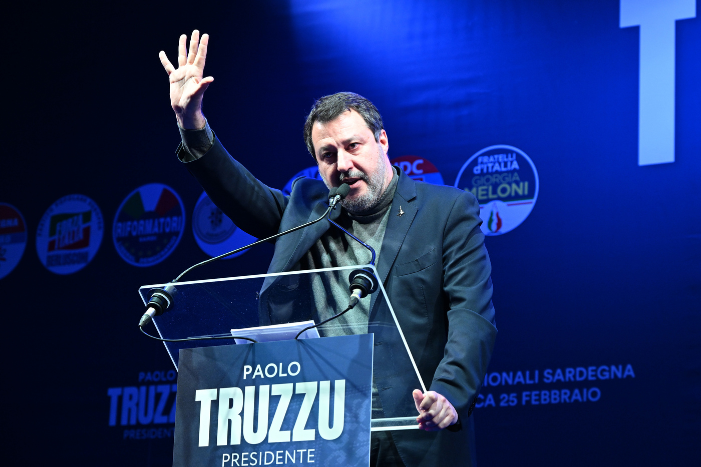 Salvini: “Chi si droga è un coglione e la droga è merda”