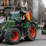 Agricoltori, la protesta dei trattori arriva nel centro di Madrid