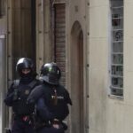 Barcellona, maxi sfratto nel quartiere di Raval