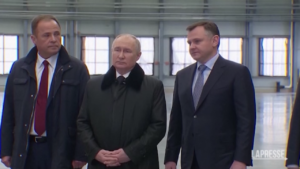 Russia, Putin visita lo stabilimento aeronautico di Kazan