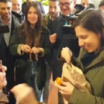 Cagliari, Schlein contestata da pensionata: “Vada a lavorare”