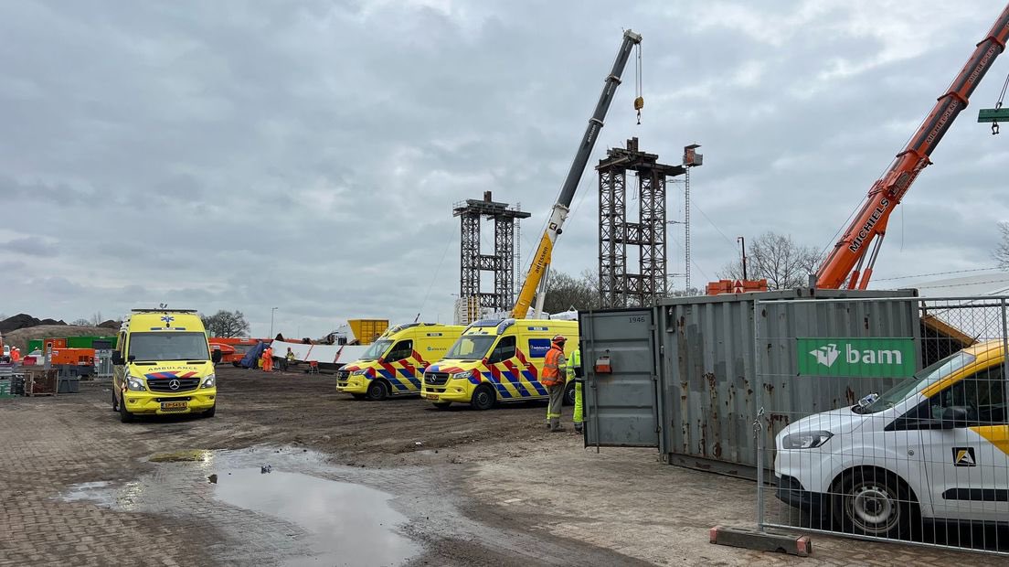 Olanda, crolla ponte in costruzione: almeno due morti