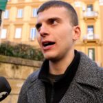 Napoli, uno dei ragazzi finiti nella voragine: “Salvi per miracolo”