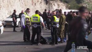 Cisgiordania, sparatoria a checkpoint vicino Gerusalemme: la scena dell’attacco