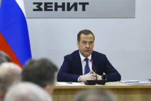 Ucraina, Medvedev: “Potremmo arrivare a Kiev, se non ora più avanti”